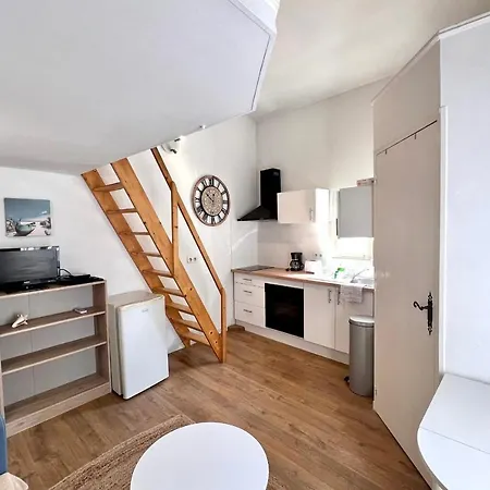 With Mezzanine In The Heart Of Old Wifi Air Conditioning 아파트